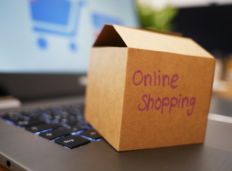 onlineshoppingboxandcomputer