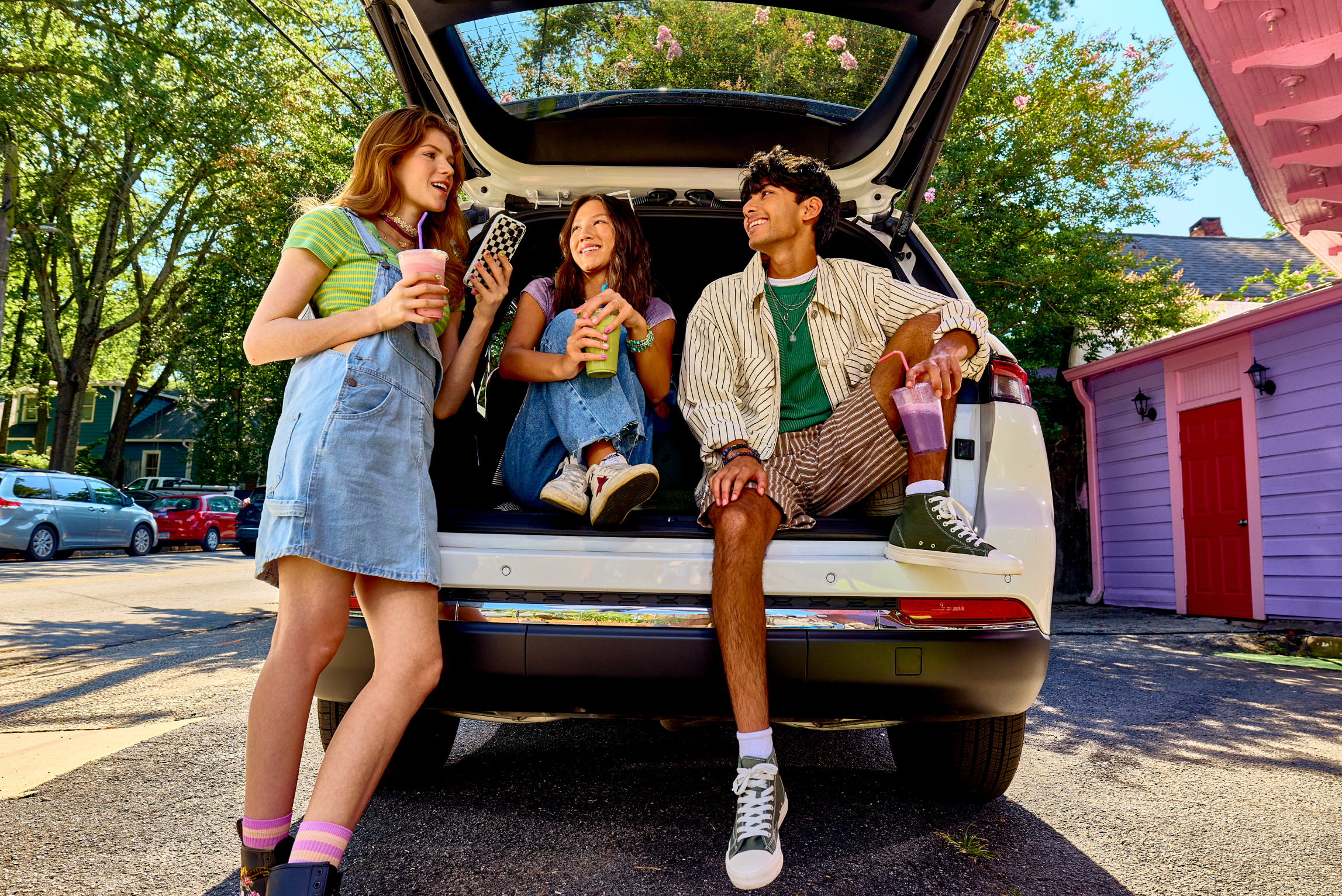 kidsinbackofsuvtailgating