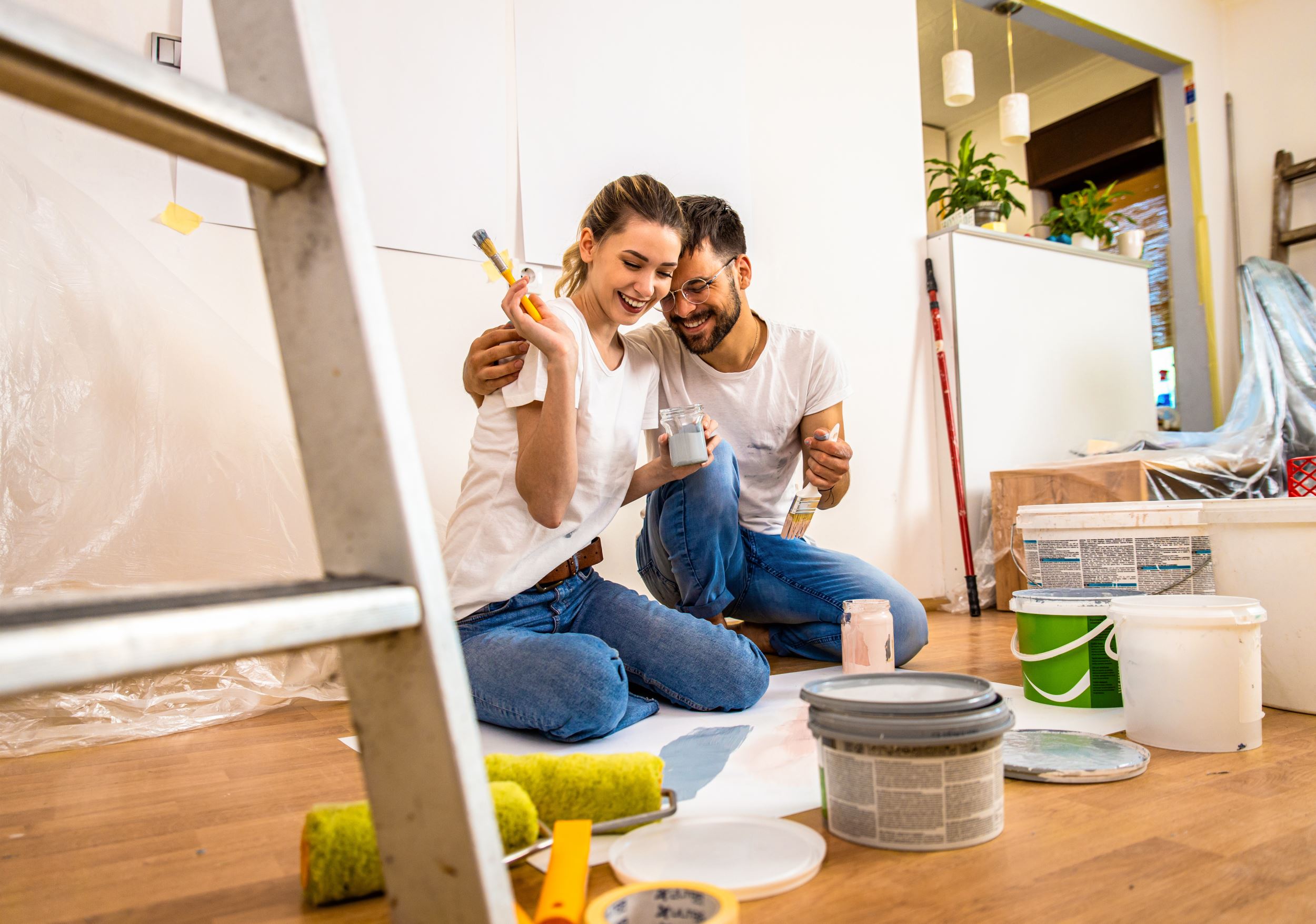 couplepaintinginsidehouse